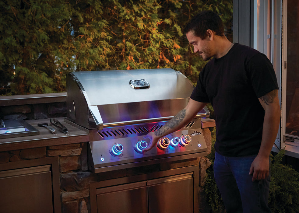 700 Series 32 RB Built-in Gas Grill – product photo, view 6