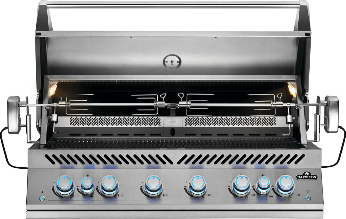 700 Series 44 RB Built-in Gas Grill – front view, lid open with interior lights