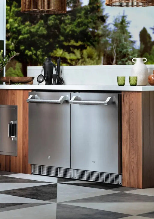 Hestan 24″ Outdoor Refrigerator, Solid Reversible Door, with Lock - ERS24 Hestan Dreamwood Living
