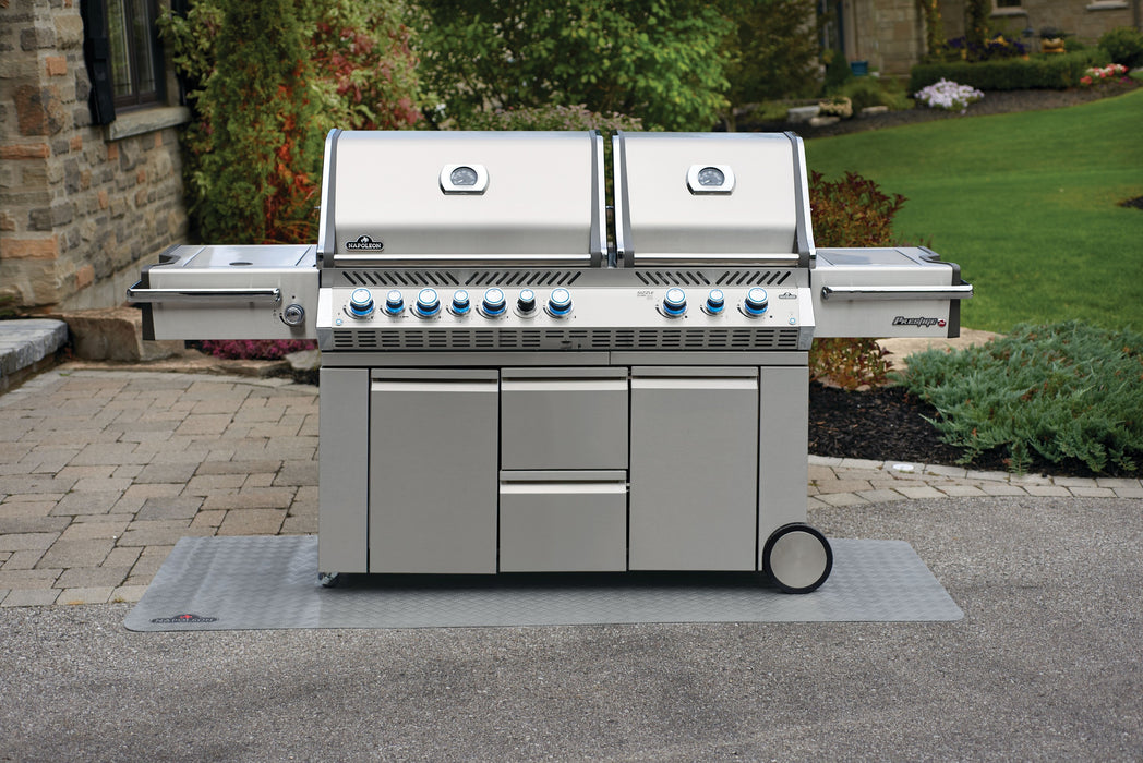 68001/68002 Grill Mat – large mat under a PRO 825 grill