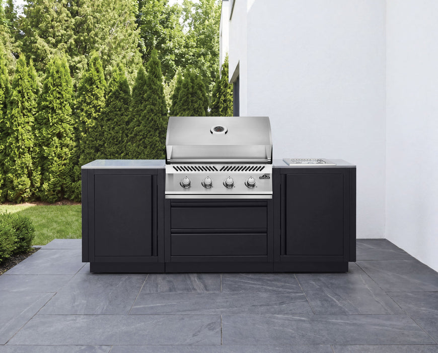Grills 500 Series 32 Built-in Gas Grill – installed in an outdoor kitchen with side burner